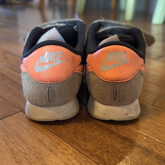 Toddler Nike Gym Shoe - Picture 4 of 5